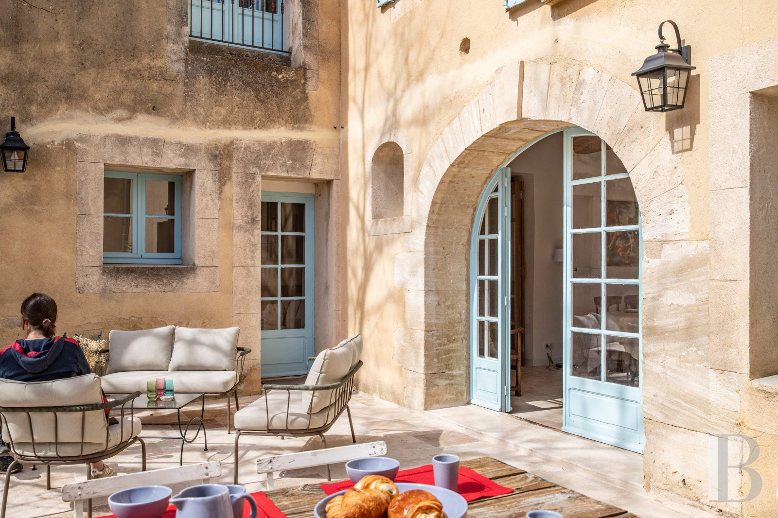 A family home with a garden in the village of Alleins, between Cavaillon and Salon-de-Provence - photo  n°2